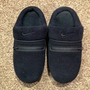 Like new Nike Burrow slippers